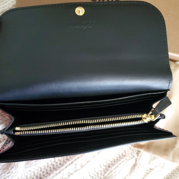 💥100% Authentic Burberry Pink/Black Python Halton Continental Wallet - Picture 10 of 12